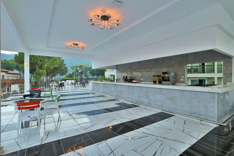 Hotel Crystal Flora Beach Resort