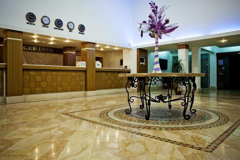 Hotel Crystal Flora Beach Resort
