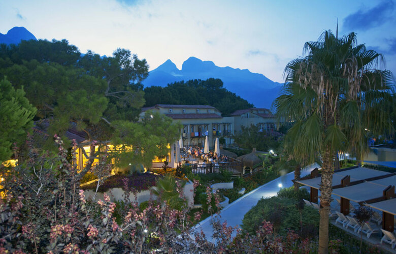 Hotel Crystal Flora Beach Resort