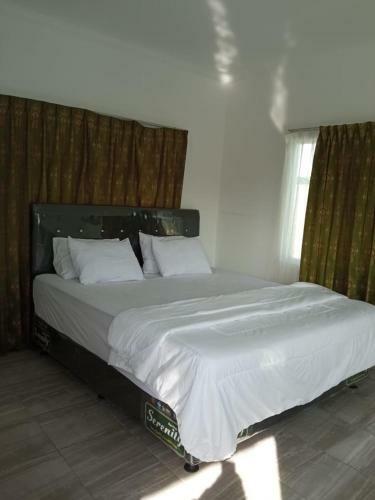 Larochelle Villa Pool View