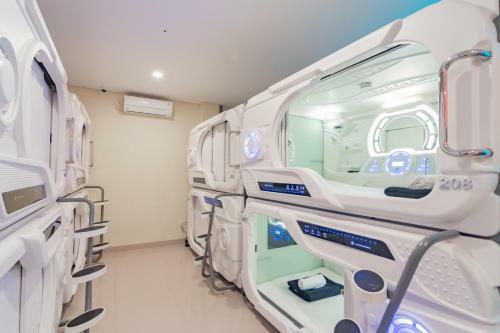On The Go Capsule Hotel Redpartner