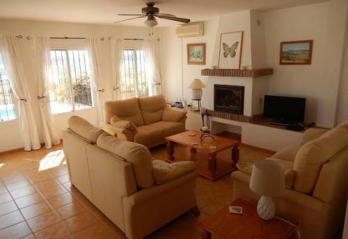 Villa Mariposa Large 2 Bedroom Lake Views