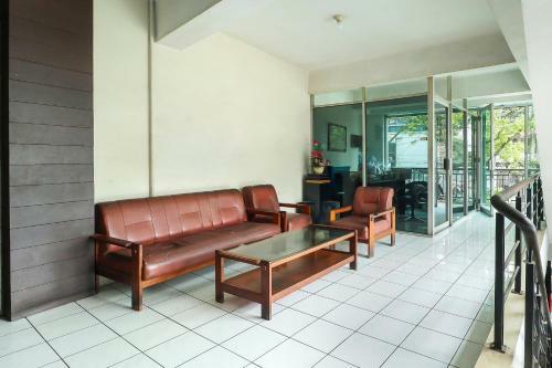 Hotel Spot On 90894 Icarus Home Syariah