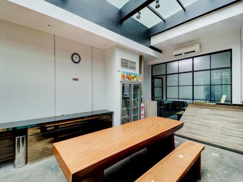 Oyo Flagship 90775 I Sleep Hotel Bandung