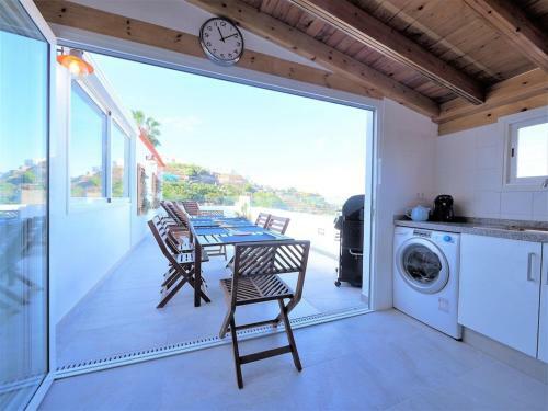 Beach House...el Gincho Garachico Three Minute Walk From El Gincho Beach.