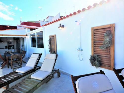 Beach House...el Gincho Garachico Three Minute Walk From El Gincho Beach.