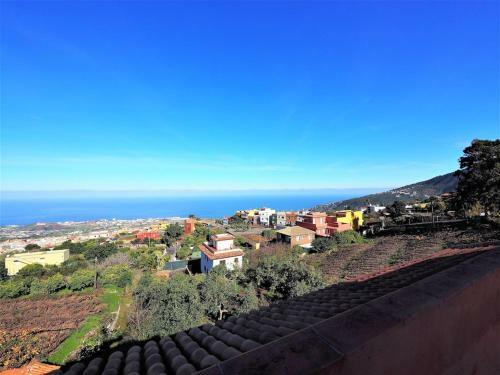 Beach House...el Gincho Garachico Three Minute Walk From El Gincho Beach.
