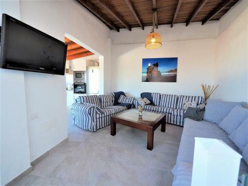 Beach House...el Gincho Garachico Three Minute Walk From El Gincho Beach.