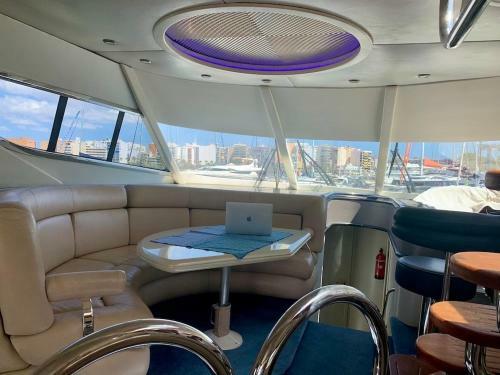 Yacht 18m Sunseeker In Mallorca