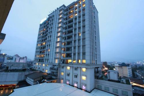 Braga City Walk 3br Apartment - Homy & Spacious