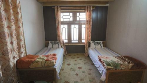 Hotel Sarai-e-hunza Stay & Dine