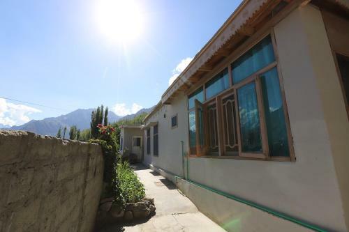 Hotel Sarai-e-hunza Stay & Dine