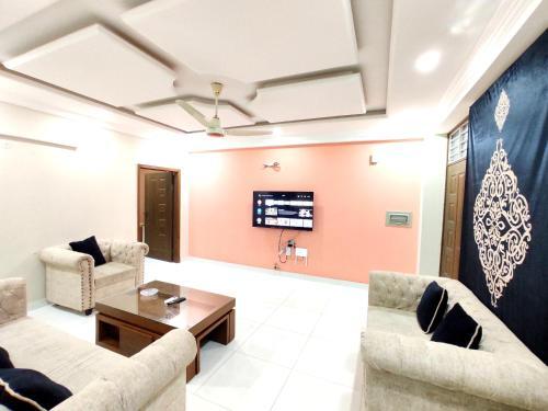 Luxury 2 Bedrooms Lounge Kitchen Apartments Flat E11 Islamabad