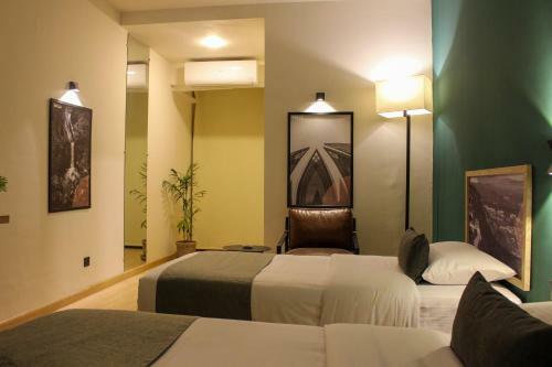 Hotel Lokal Rooms X F7 Markaz