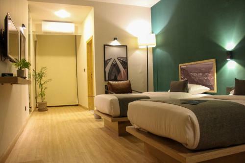 Hotel Lokal Rooms X F7 Markaz