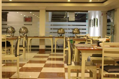 Hotel Lokal Rooms X F7 Markaz