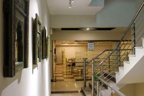 Hotel Lokal Rooms X F7 Markaz