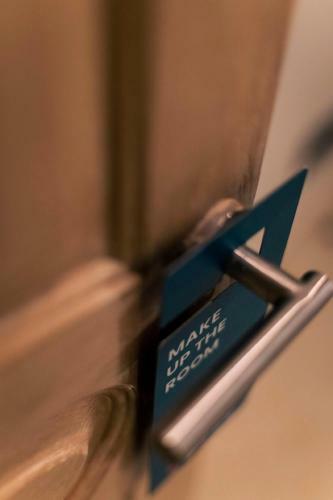 Hotel Lokal Rooms X F7 Markaz