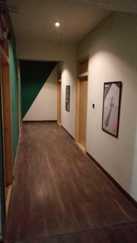 Hotel Lokal Rooms X F7 Markaz