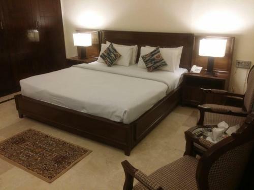 Hostal Royal Motel Guest House