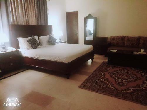 Hostal Royal Motel Guest House