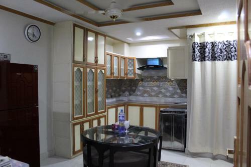 Apartamento Roshan Heights
