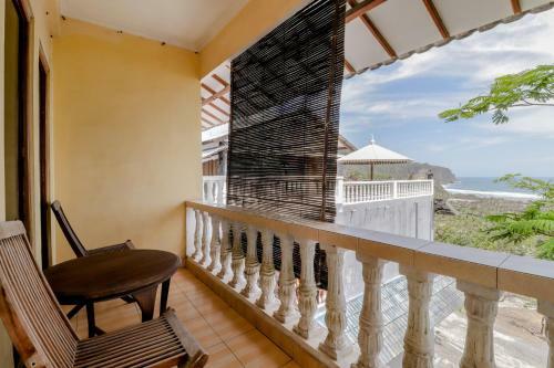 Adinda Beach Hotel And Villa