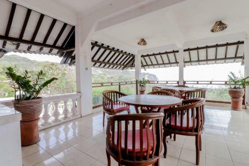 Adinda Beach Hotel And Villa