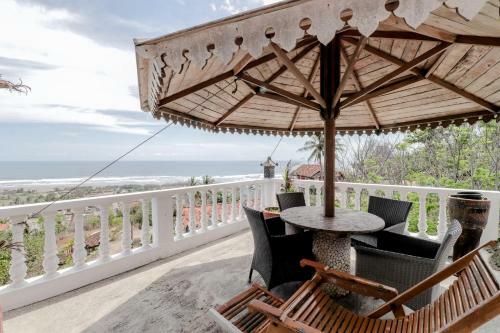 Adinda Beach Hotel And Villa