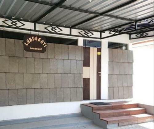 W House Dagati