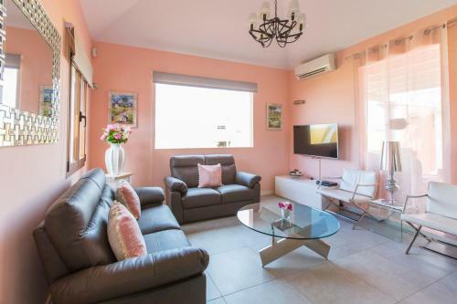 Villa Bella Lucia 3. Piscina Climatizada, Wifi, Bbq.