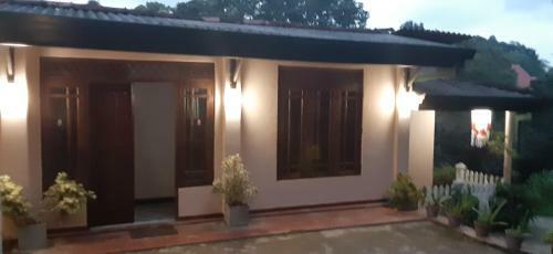 Hostal Kandyan Holiday