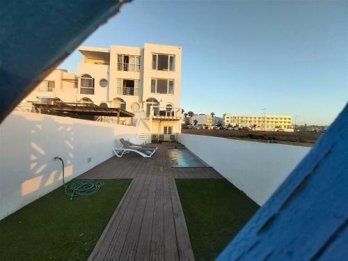 Blue Breeze House With Pool Facing Sea
