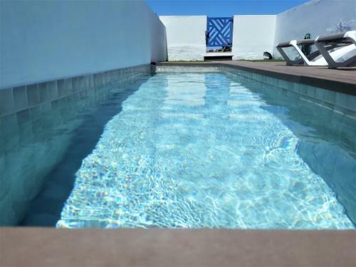Blue Breeze House With Pool Facing Sea