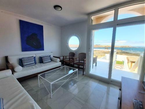 Blue Breeze House With Pool Facing Sea