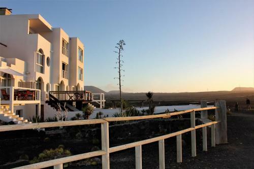 Blue Breeze House With Pool Facing Sea