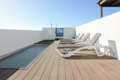 Blue Breeze House With Pool Facing Sea