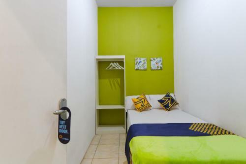 Hotel Spot On 2332 D'green Homestay