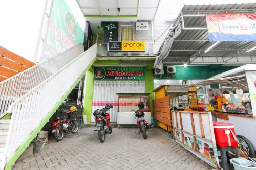 Hotel Spot On 2332 D'green Homestay