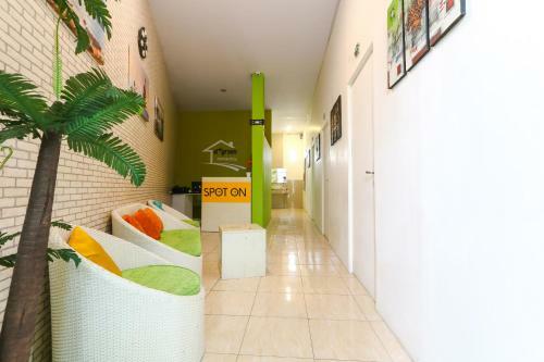 Hotel Spot On 2332 D'green Homestay