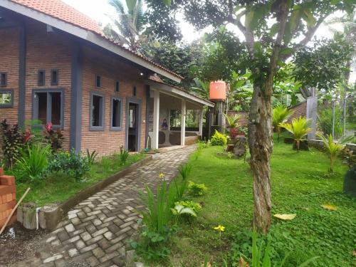 Bed & Breakfast Kelapa Gading Villas