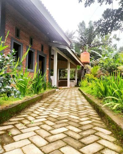 Bed & Breakfast Kelapa Gading Villas