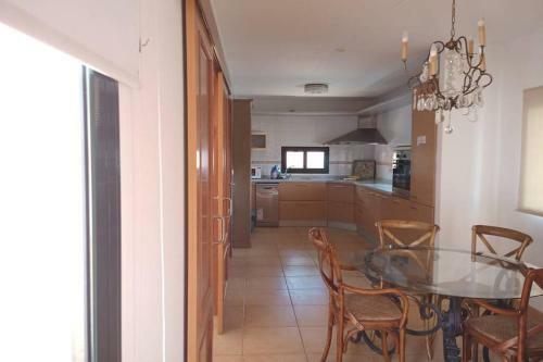 Anahi Homes- Villa Palm View