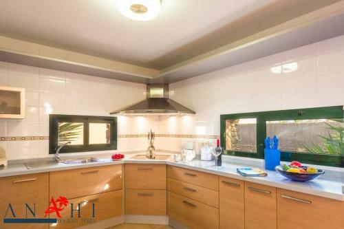 Anahi Homes- Villa Palm View