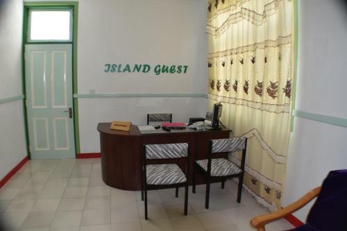 Hostal Island Guest