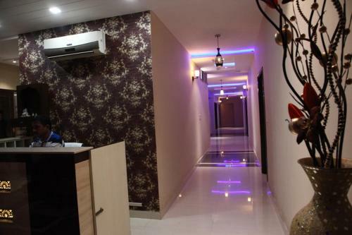 Hotel C M Plaza