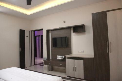 Hotel C M Plaza