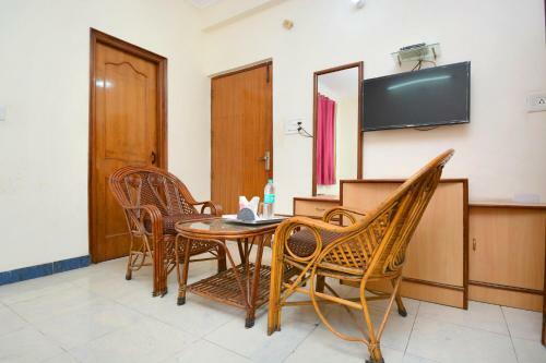 Oyo 26594 Hotel Chirag