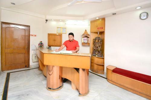 Oyo 26594 Hotel Chirag