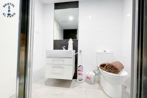 Apartamento Digital Bristol El Faro - Wifi Free & Pool - 3 Persons